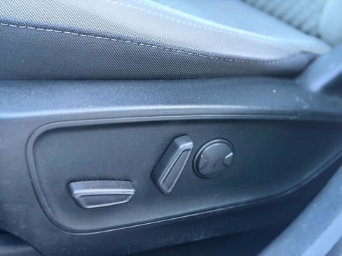 Used 2020 Ford Escape SE image 20