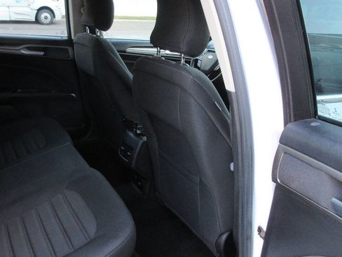 Used 2018 Ford Fusion SE image 19