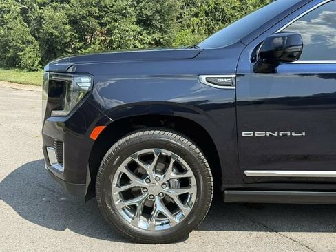 Used 2021 GMC Yukon Denali w/ Denali Premium Package AWD/4WD image 3