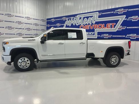 Used 2025 Chevrolet Silverado 3500 High Country w/ High Country Premium Package AWD/4WD image 3