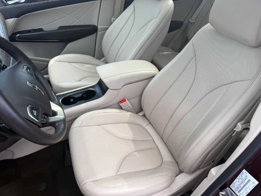 Used 2019 Lincoln MKC Reserve w/ MKC Climate Package AWD/4WD image 16