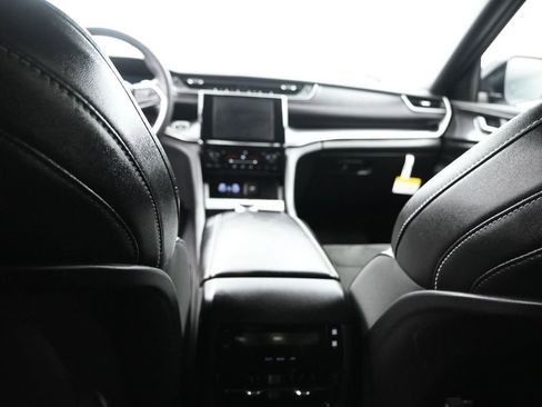 Used 2023 Jeep Grand Cherokee L Laredo image 16