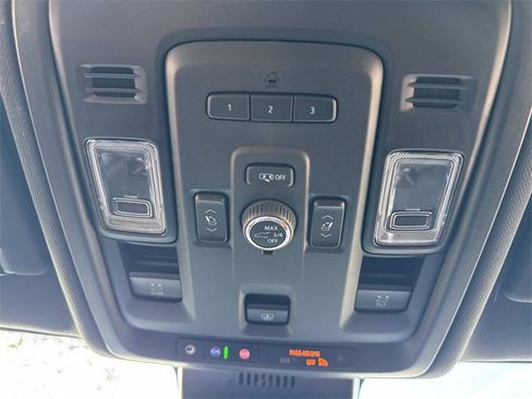 Used 2023 GMC Yukon XL SLT w/ SLT Premium Package image 23