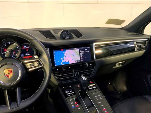 Certified 2024 Porsche Macan AWD/4WD image 16