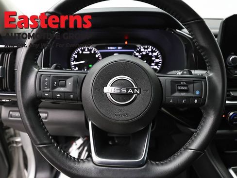 Used 2025 Nissan Pathfinder SV FWD image 10