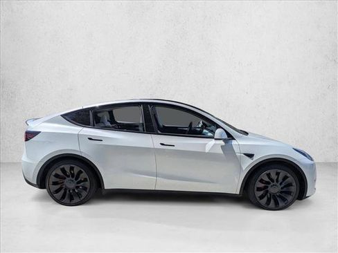 Used 2024 Tesla Model Y Performance AWD/4WD image 4