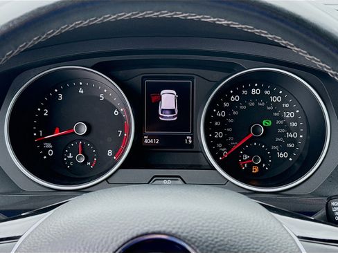 Certified 2020 Volkswagen Tiguan SE R-Line image 11