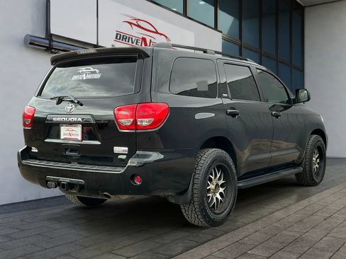Used 2016 Toyota Sequoia SR5 image 3