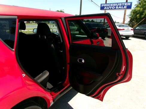 Used 2019 Kia Soul FWD image 17