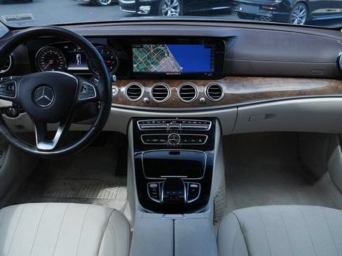 Used 2018 Mercedes-Benz E 300 4MATIC image 2