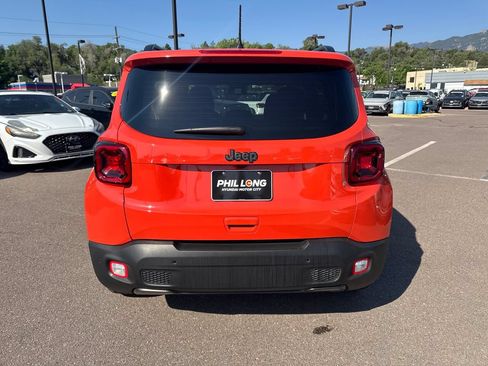 Used 2021 Jeep Renegade Latitude w/ Sun & Sound Group FWD image 5
