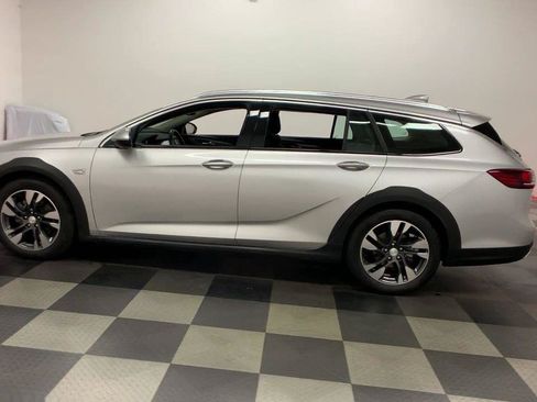 Used 2019 Buick Regal Preferred w/ Sights and Sounds Package AWD/4WD image 5
