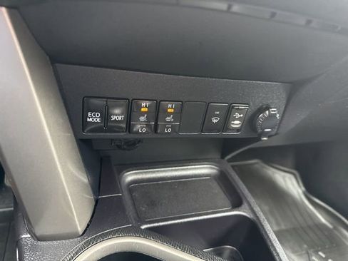 Used 2018 Toyota RAV4 Adventure image 34