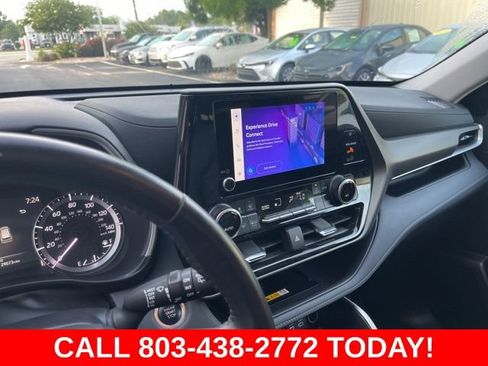 Used 2024 Toyota Highlander XLE AWD/4WD image 24