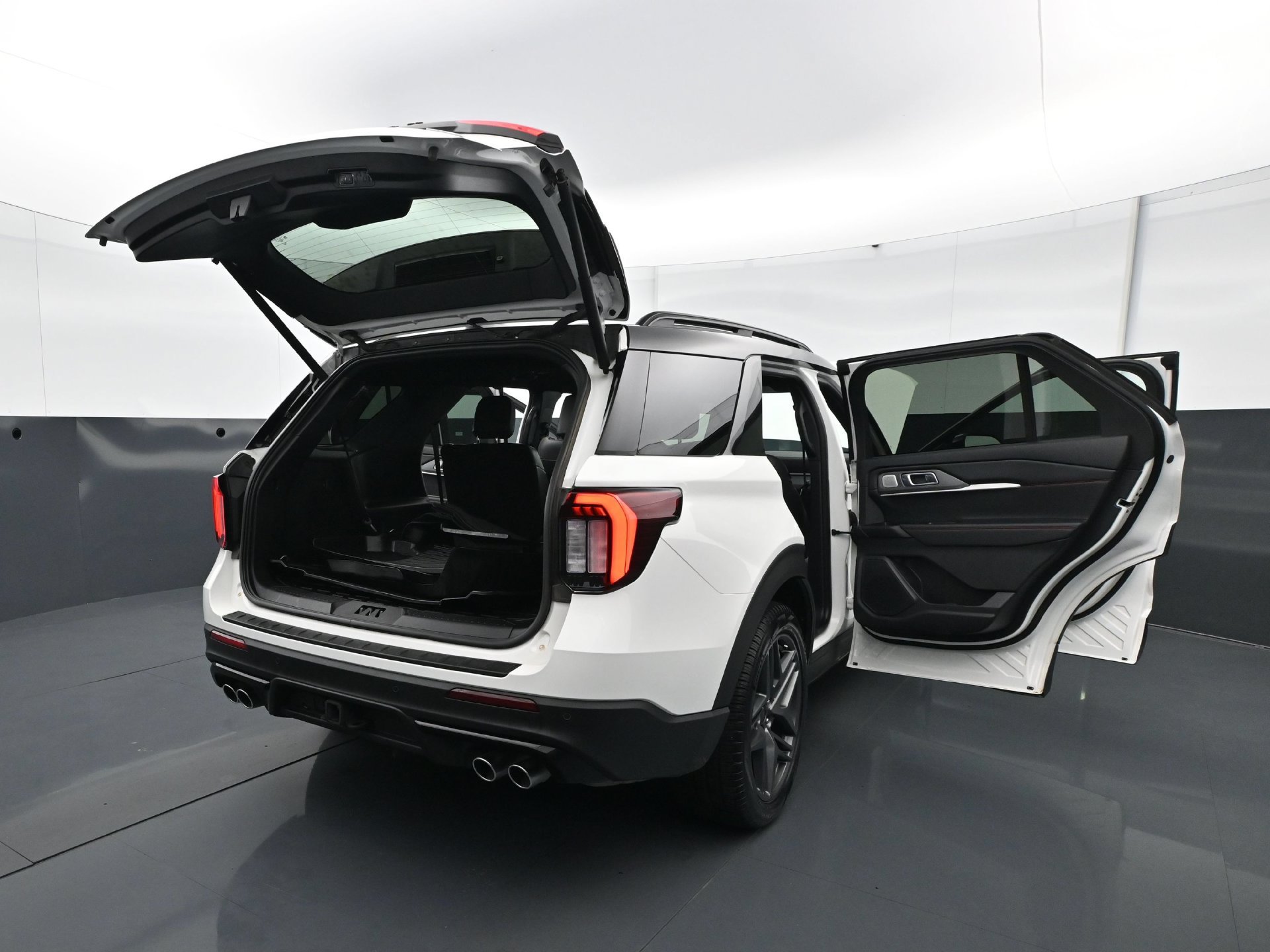 Used 2025 Ford Explorer ST w/ Sun And Sound Package AWD/4WD image 34