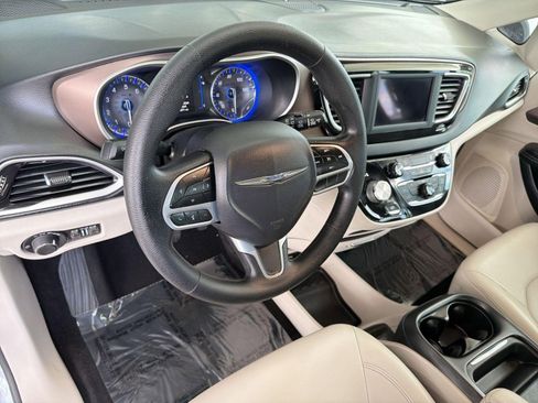 Used 2021 Chrysler Voyager Lxi FWD image 4