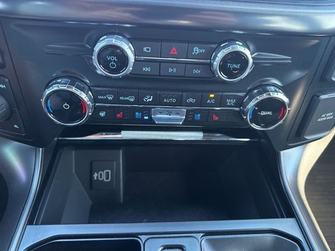 Used 2025 Ford F150 Lariat w/ Equipment Group 501A Mid image 23