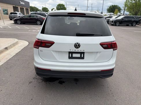 Used 2022 Volkswagen Tiguan SE w/ Panoramic Sunroof Package FWD image 12