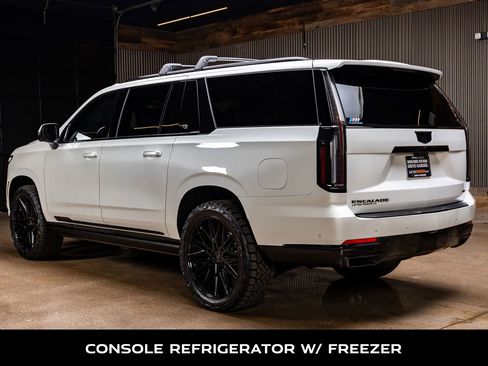 Used 2025 Cadillac Escalade ESV Sport Platinum w/ LPO, ONYX Package image 7