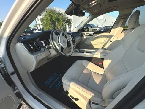 Used 2024 Volvo XC60 B5 Plus w/ Protection Package Premier AWD/4WD image 10