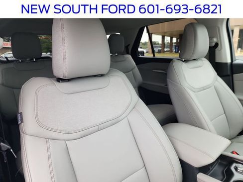 New 2026 Ford Explorer Active w/ Active Comfort Package image 24
