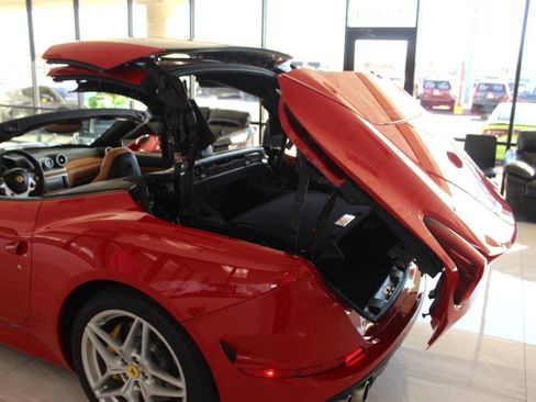 Used 2016 Ferrari California T RWD image 12