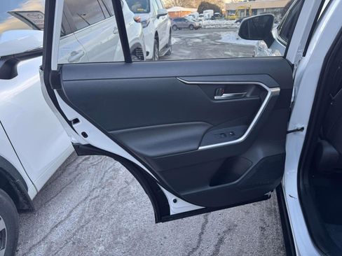 Used 2023 Toyota RAV4 SE image 11