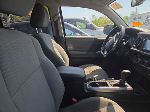Used 2016 Toyota Tacoma SR5 w/ SR5 Appearance Package (SN) AWD/4WD image 11