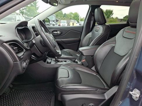 Used 2019 Jeep Cherokee Trailhawk w/ Comfort/Convenience Group AWD/4WD image 17