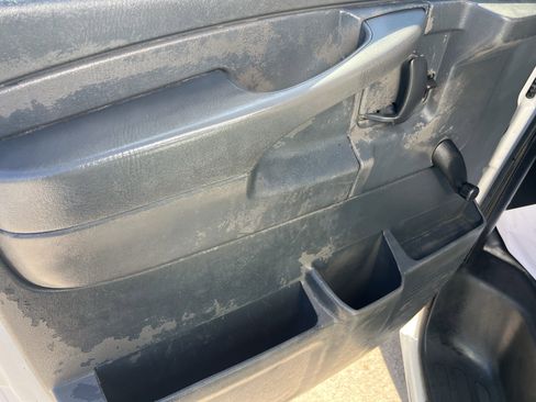 Used 2015 Chevrolet Express 3500 Extended image 14