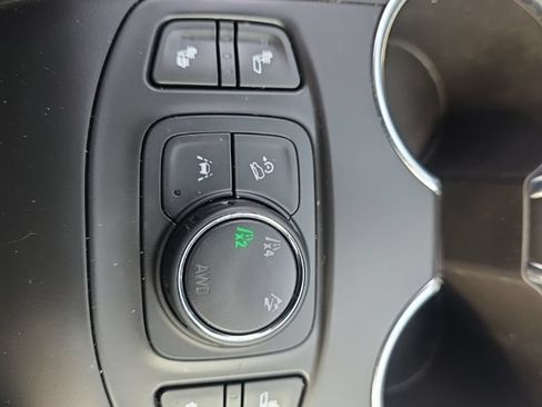 Used 2023 GMC Terrain SLE w/ Driver Convenience Package AWD/4WD image 22