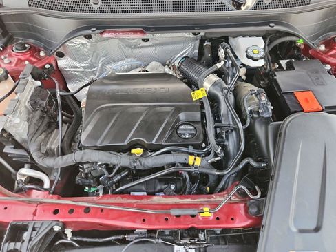 Used 2024 Chevrolet Trax LT w/ LT Convenience Package FWD image 29