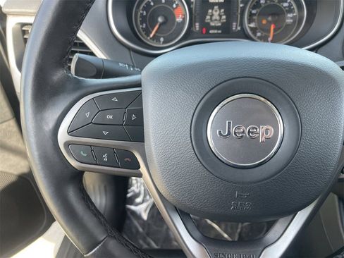 Used 2021 Jeep Cherokee Latitude Plus image 22