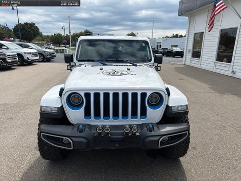Used 2022 Jeep Wrangler Unlimited Sahara w/ Cold Weather Group AWD/4WD image 2