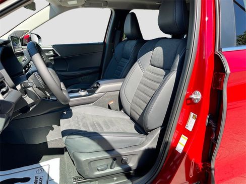 New 2025 Mitsubishi Outlander SE image 22