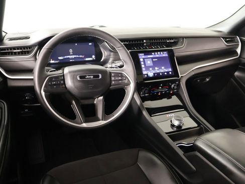 Used 2024 Jeep Grand Cherokee L Altitude AWD/4WD image 2