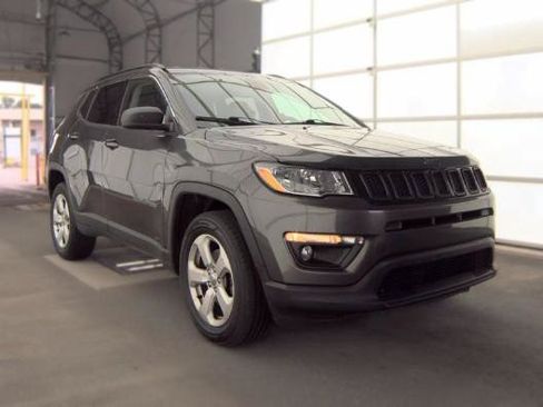 Used 2018 Jeep Compass Latitude w/ Popular Equipment Group AWD/4WD image 4
