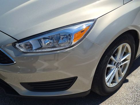 Used 2015 Ford Focus SE FWD image 10