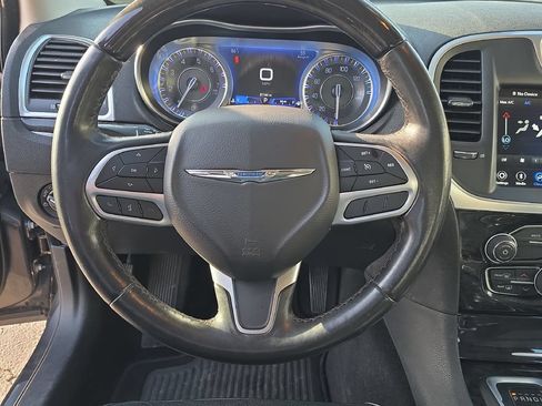 Used 2019 Chrysler 300 Limited RWD image 24