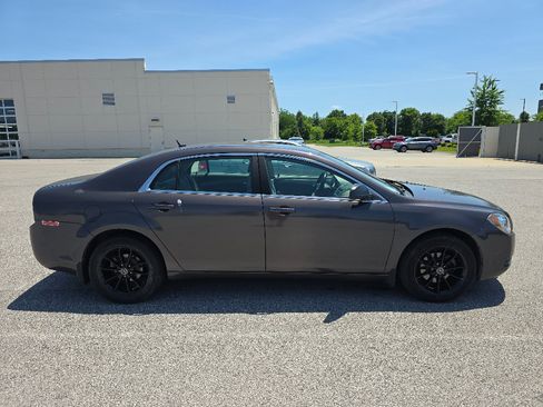 Used 2011 Chevrolet Malibu LS FWD image 2