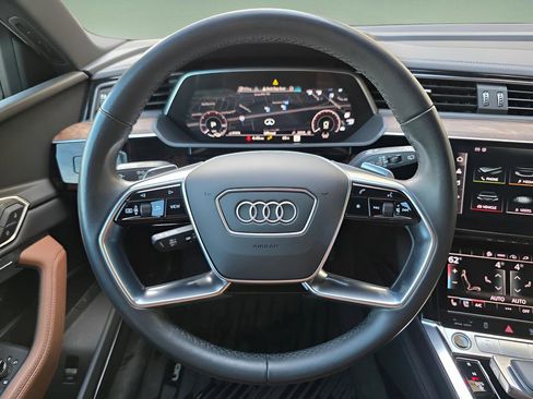 Used 2022 Audi e-tron Premium Plus AWD/4WD image 24