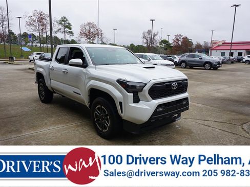 Used 2025 Toyota Tacoma TRD Sport image 1