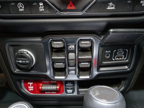 Used 2023 Jeep Gladiator Rubicon w/ Cold Weather Group image 22