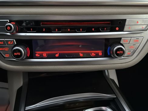 Used 2016 BMW 740i image 17