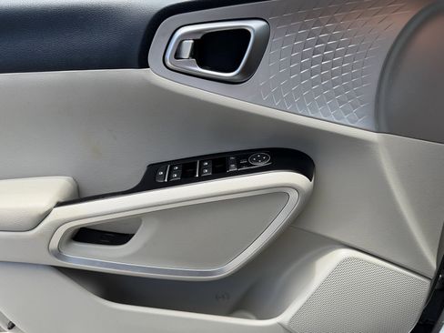 Used 2024 Kia Soul LX w/ Option Group 015 FWD image 32
