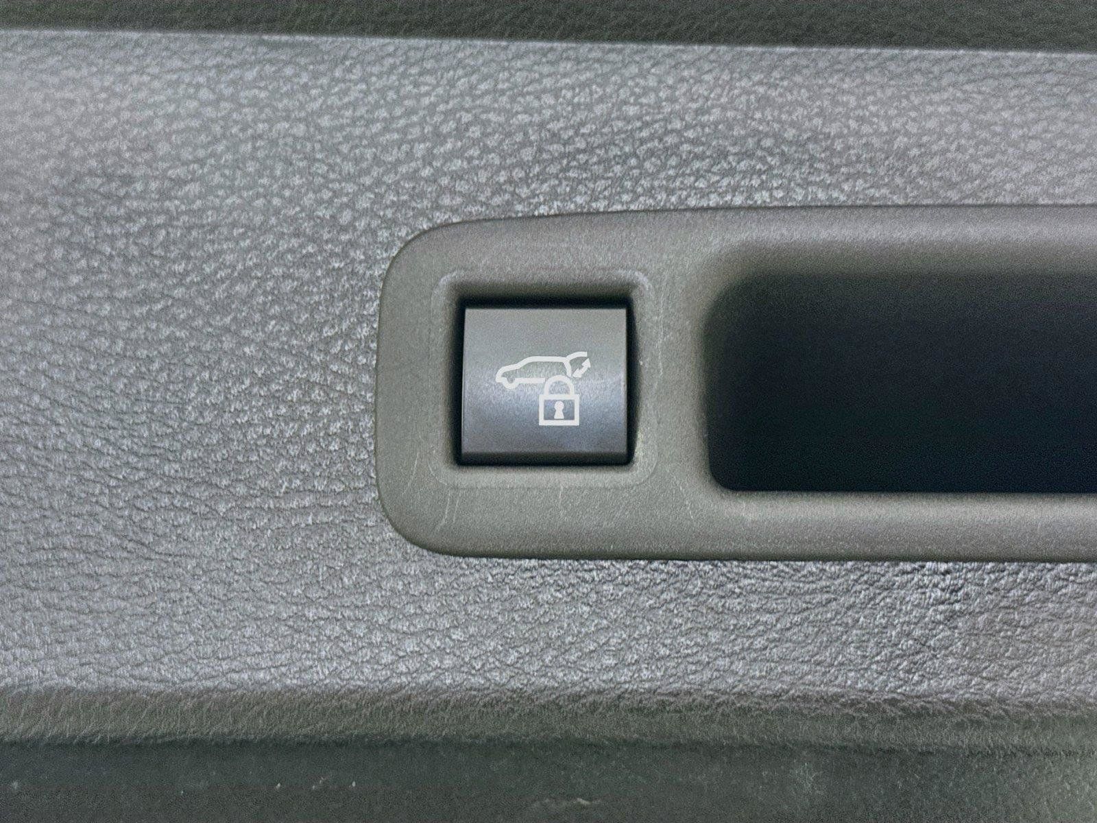 Certified 2026 Toyota Sienna XLE FWD image 39