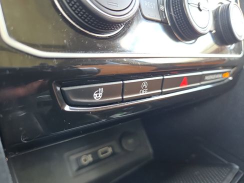 Used 2019 Volkswagen Atlas SEL Premium image 27