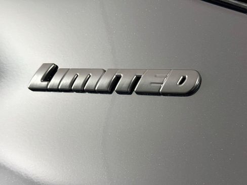 Used 2025 Toyota Tundra Limited AWD/4WD image 15