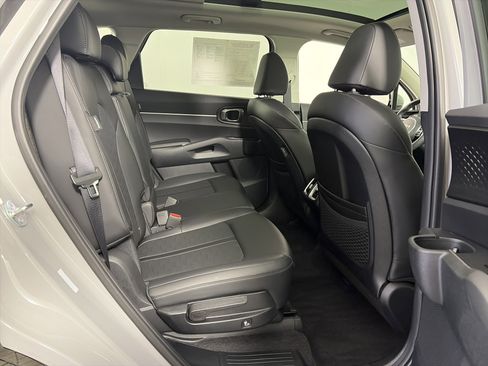 Used 2025 Kia Sorento S w/ Panoramic Sunroof Package image 42