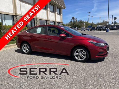 Used 2018 Chevrolet Cruze LT w/ LT Convenience Package FWD image 1